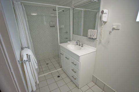 Centrepoint Motor Inn - Holiday Cairns 3