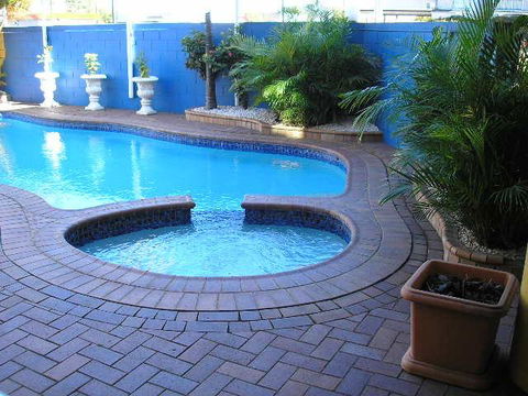 Centrepoint Motor Inn - Holiday Cairns 0