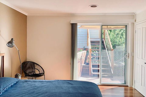 Charming Family Home W/Home Cinema+Huge Bedrooms Near Glen Waverley - Holiday Cairns 2