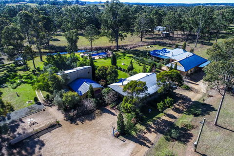 Chez Vous Villas Pokolbin - Holiday Cairns 1