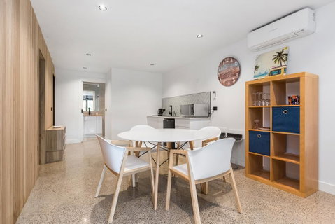 Chic Beach Studio - Holiday Cairns 0