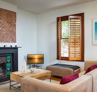 Chic Two-storey Cottage with Darling Harbour Views - Holiday Cairns