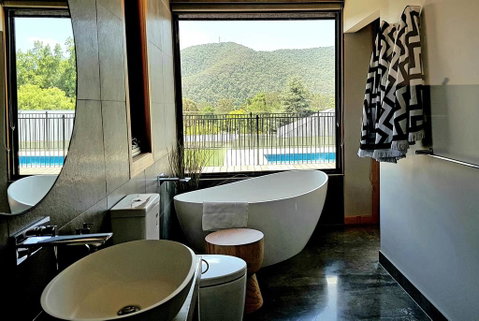 Christina's Luxury Retreat - Holiday Cairns 3