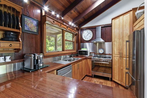 CHRISTOPHERS COTTAGE - Holiday Cairns 3