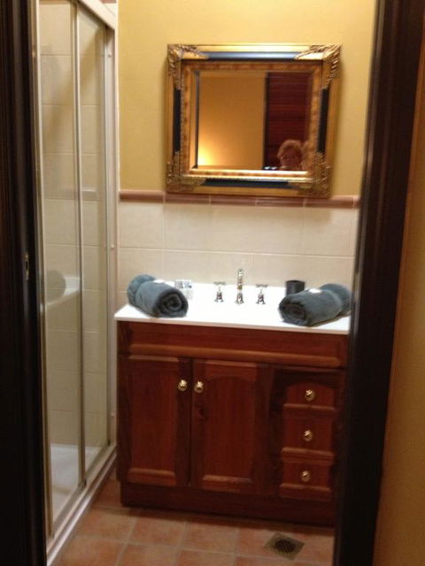 Church House B&B Gundagai - Holiday Cairns 1