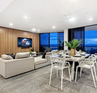 Circle On Cavill Subpenthouse - Holiday Cairns