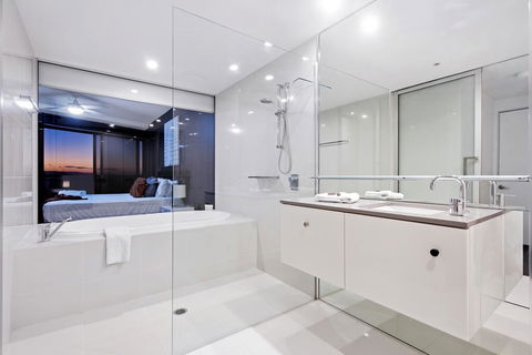 Circle Private Residences - Holiday Cairns 2