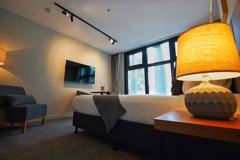 City Edge South Melbourne Apartment Hotel - Holiday Cairns 1