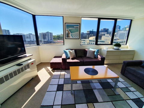 City Sunsets & South Bank , CBD, Views, Pool, Netflix - Holiday Cairns 1