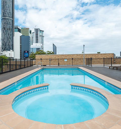 City Sunsets & South Bank , CBD, Views, Pool, Netflix - Holiday Cairns 3