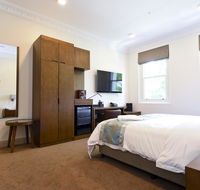 Clarendon Hotel Melbourne - Holiday Cairns