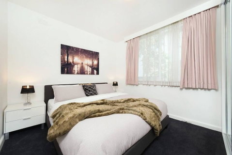 Close St Kilda Commercial Hub And Melbourne Centre - Holiday Cairns 2