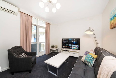 Close St Kilda Commercial Hub And Melbourne Centre - Holiday Cairns 0