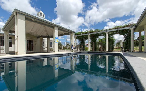 Coachmans Inn Warwick - Holiday Cairns 0