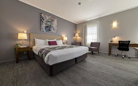 Coachmans Inn Warwick - Holiday Cairns 2