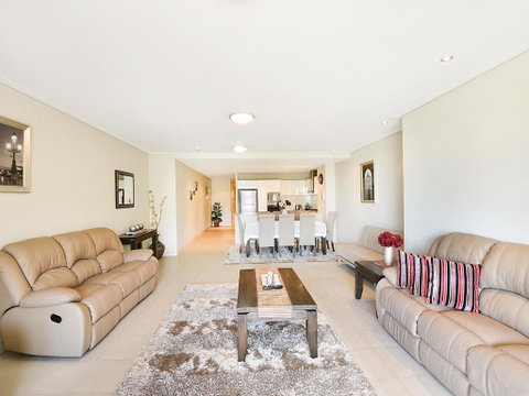 Coast Apartment 26 - Holiday Cairns 1