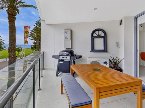 Coast Luxury Apartment 3 - Holiday Cairns 0
