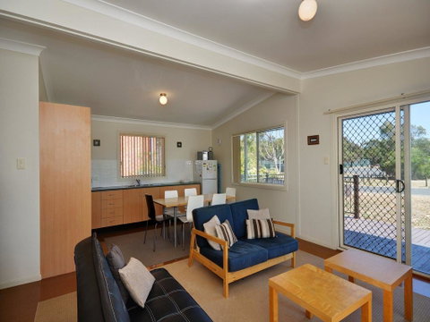 Coastal Cottage - Holiday Cairns 3