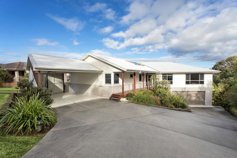 Coastal Retreat - Holiday Cairns 0