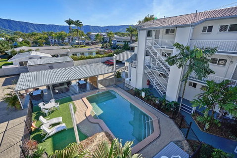 Cocos Holiday Apartments - Holiday Cairns 2
