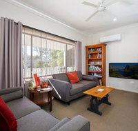 Comfortable Queen sized room near Tuggerah Lake - Holiday Cairns