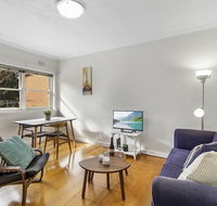Comfy one-bedroom unit between city and airport - Holiday Cairns
