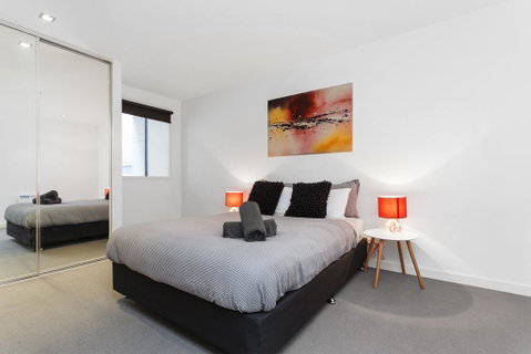 Complete Host AquaLuna Apartments - Holiday Cairns 2