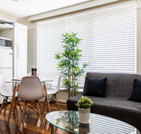 Contemporary Light Filled Boutique 2B Chapel St Apt  Parking - Holiday Cairns