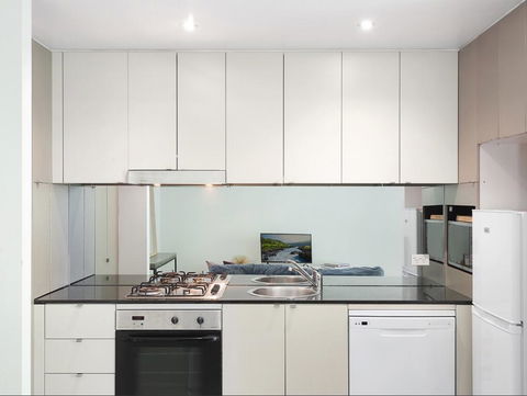 Convenient Apartment Close To Airport And City - Holiday Cairns 2