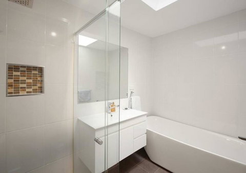 Convenient Location, Close To Tuggerah Lake - Holiday Cairns 3