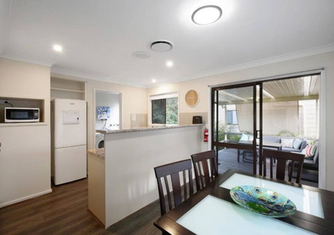 Convenient Location, Close To Tuggerah Lake - Holiday Cairns 1