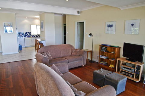 Cooinda, 17 Dulconghi Street - Holiday Cairns 0
