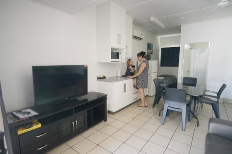 Cool Palms Motel - Holiday Cairns 1