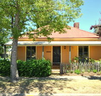 Cooma Cottage - Holiday Cairns