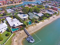 Coorumbong 16 - 5 BDRM Canal Home with Pool