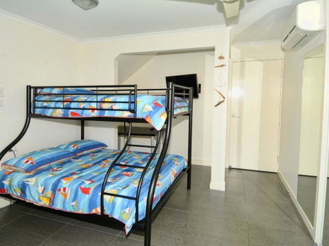 Coorumbong 36 - 6 BDRM Canal Home With Pool - Holiday Cairns 1