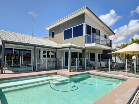 Coorumbong 36 - 6 BDRM Canal Home With Pool - Holiday Cairns 0