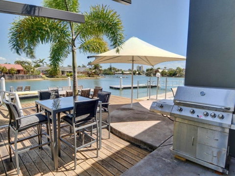 Coorumbong 36 - 6 BDRM Canal Home With Pool - Holiday Cairns 3