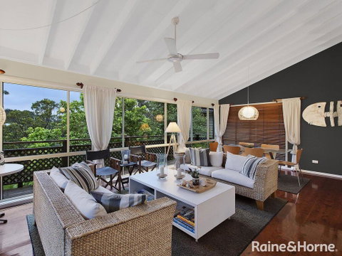 Copacabana Treehouse - 36 Oceano Street, Copacabana - Holiday Cairns 1