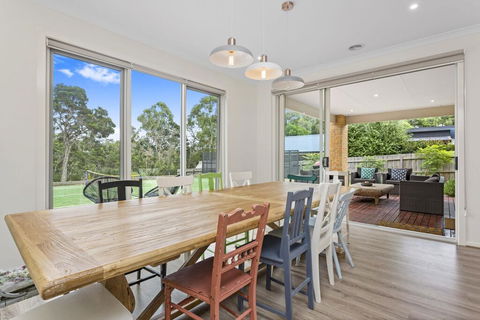 CORYMBIA - MOUNT MARTHA - Holiday Cairns 2