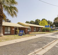 Country Roads Motor Inn - Holiday Cairns