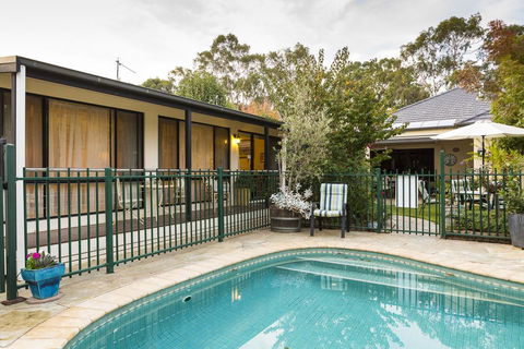 Courtsidecottage Bed And Breakfast - Holiday Cairns 0