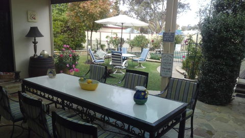 Courtsidecottage Bed And Breakfast - Holiday Cairns 2
