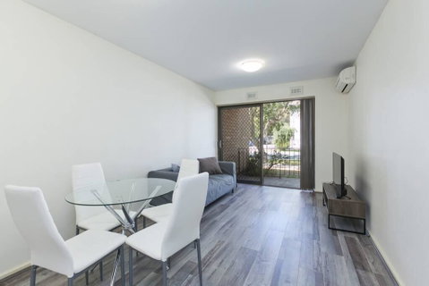 Cozy & Perfect Location Next To Perth Zoo - Holiday Cairns 0