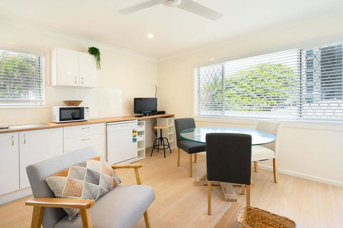 Cozy 1 Bedroom Apartment Minutes From The Beach - Holiday Cairns 0