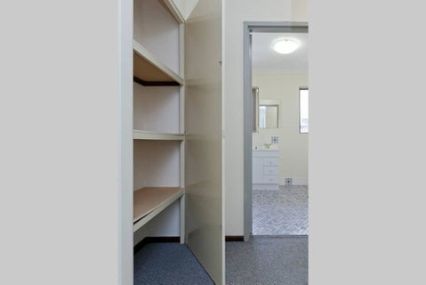 Cozy South Perth Unit Next To Perth Zoo - Holiday Cairns 3
