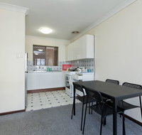 Cozy South Perth Unit next to Perth Zoo - Holiday Cairns