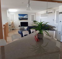 Cozzys Condo Luxury Beach House - Holiday Cairns