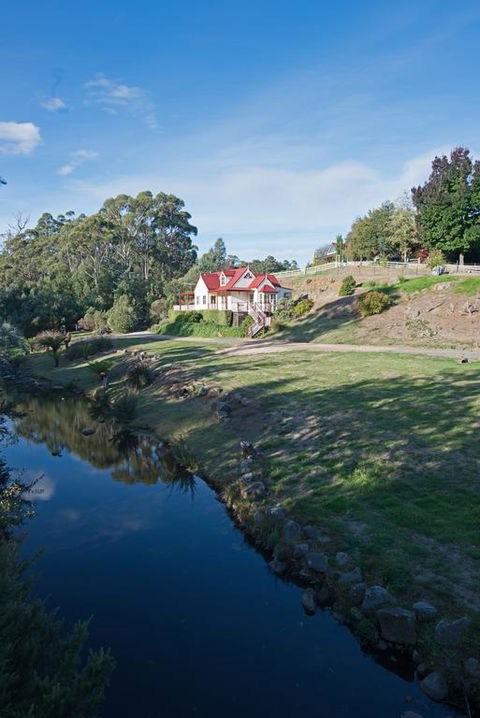Crabtree Riverfront Cottages - Holiday Cairns 3