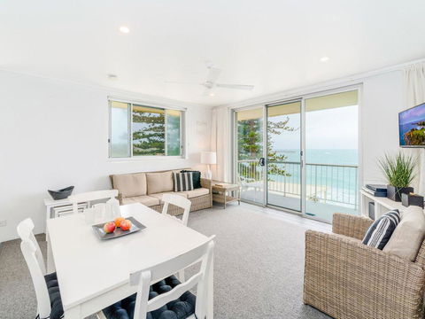 Craigmore On The Beach Unit 13 - Views Views - Holiday Cairns 3